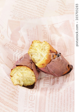 Baked sweet potato, split in two Beniyuuka Beniyukan snack Baked sweet potato, split in two Beniyuuka Beniyukan snack 103703283