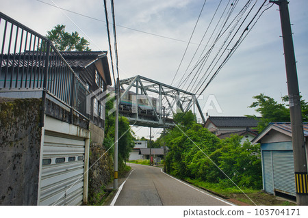 Nishi-Sasazu, Toyama City, Toyama Prefecture, on the JR Takayama Main Line on the Tonami Hosoiri Line 103704171