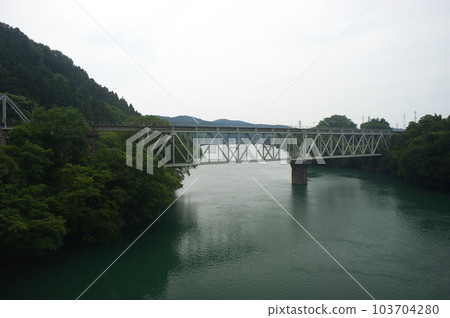 Railway bridge of JR Takayama Main Line seen from Sasazu Bridge Railway bridge of JR Takayama Main Line seen from Sasazu Bridge 103704280