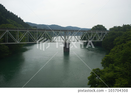 從笹津橋看到的 JR 高山本線鐵路橋 103704308