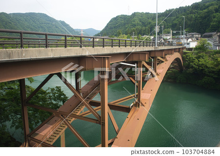 神通川新笹津橋 103704884