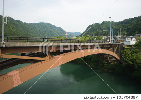 神通川新笹津橋 103704887