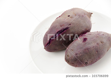 Steamed red sweet potato Steamed red sweet potato 103706899