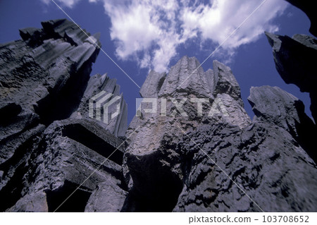 CHINA YUNNAN KUNMING SHILIN STONE FOREST 103708652
