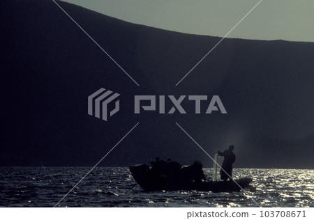 CHINA YUNNAN DALI ERHAI LAKE 103708671