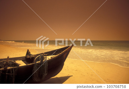 INDIA GOA VAGATOR BEACH FISHINGBOAT 103708758