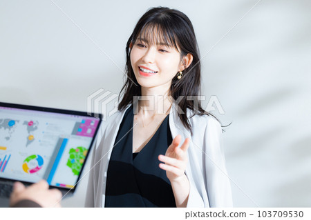 Business woman 103709530