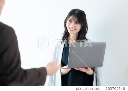 Business woman 103709540