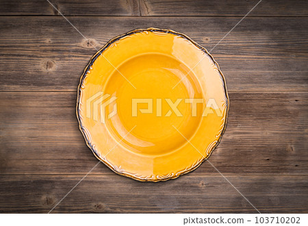 Brown plate 103710202