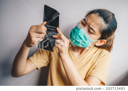 Asian woman open her empty wallet but no money because of she was unemployed in situation of covid-19 pandemic outbreak.  103713493