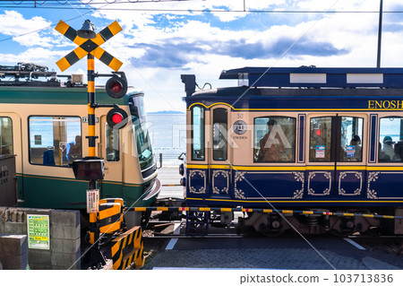 《Kanagawa Prefecture》 Enoden along the sea and the crossing in front of Kamakura High School 103713836