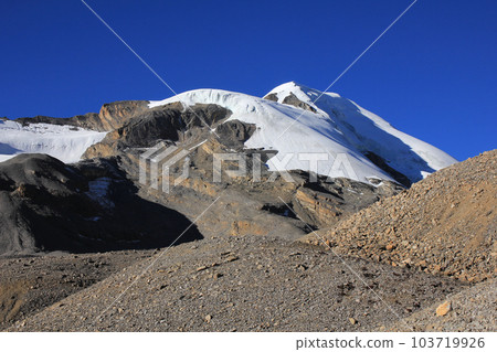 Peak of Mount Thorong Ri and shelter below Thorong La pass, Nepal. Peak of Mount Thorong Ri and shelter below Thorong La pass, Nepal. 103719926