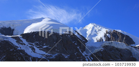 Thorong Ri and Khatung Kang, mountains next to the Thorong La mountain pass., Thorong Ri and Khatung Kang, mountains next to the Thorong La mountain pass., 103719930