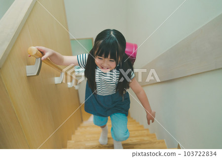 primary school student, schoolchild, schooler 103722834