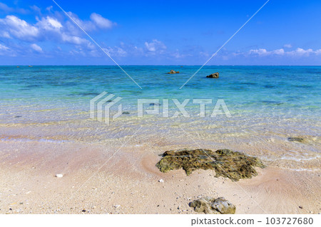 Akashi Beach (Ishigaki Island, sunny in October) 103727680