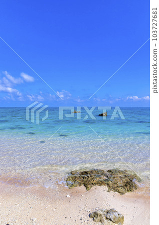 Akashi Beach (Ishigaki Island, sunny in October) 103727681