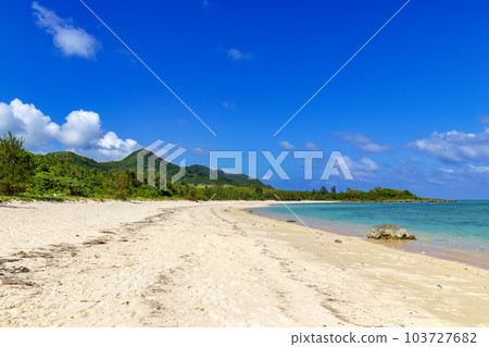Akashi Beach (Ishigaki Island, sunny in October) 103727682
