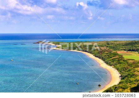 Hirakubozaki Lighthouse (Ishigaki Island, October, sunny) 103728063