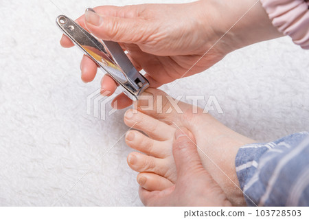 [Mouton, a middle-aged woman who cuts toenails] 103728503