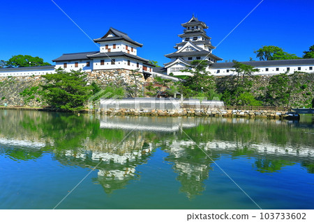 [Ehime Prefecture] Imabari Castle in sunny weather (Castle Tower and Yamazato Turret) 103733602