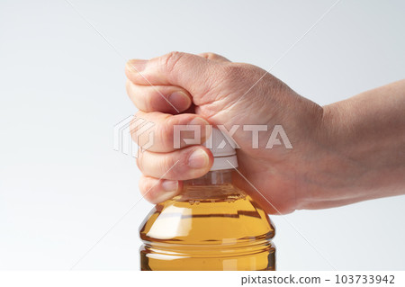 hand opening plastic bottle hand opening plastic bottle 103733942