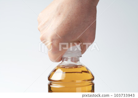 hand opening plastic bottle 103733943