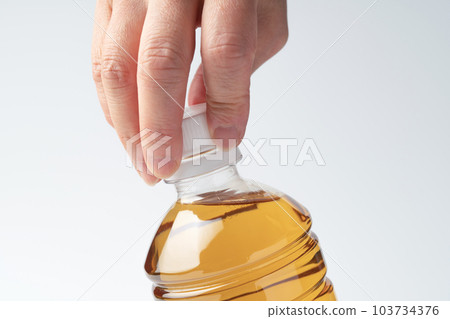 hand opening plastic bottle hand opening plastic bottle 103734376