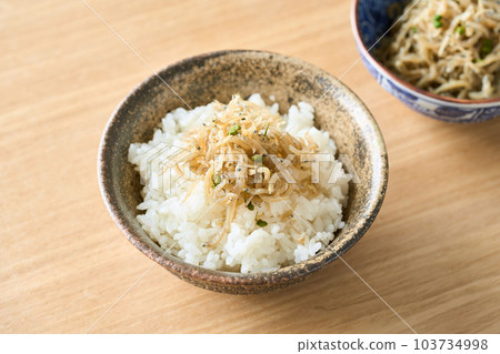 Chirimen pepper on rice 103734998