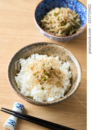 Chirimen pepper on rice 103735002