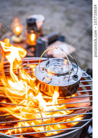 篝火 篝火台 營火燈 燈籠 燈 幻想 露營裝備 野營 103738684