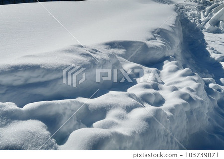除雪後的橫截面 除雪後的橫截面 103739071