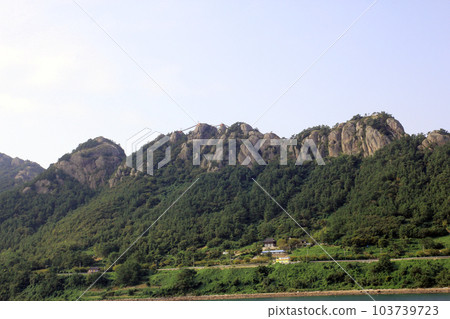 South Sea, Saryang-myeon, Tongyeong-si, Gyeongsangnam-do, Saryangdo Island, islands, small islands, South Korea's southern islands, blue Pacific Ocean, blue sky, amazing worth visiting. 103739723