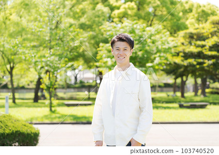 穿白襯衫的男人照片 穿白襯衫的男人照片 103740520