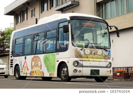 花卷市循環公共汽車的岩手公共汽車日野雨披公共汽車 103741034