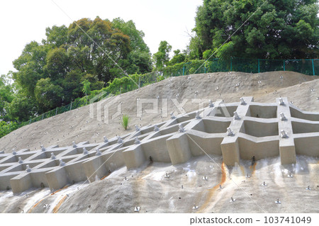 陡坡坍塌危險區 陡坡坍塌危險區 103741049
