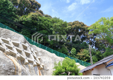 Steep slope collapse danger zone 103741059