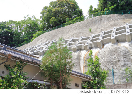 Steep slope collapse danger zone 103741060