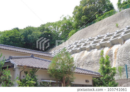 Steep slope collapse danger zone 103741061