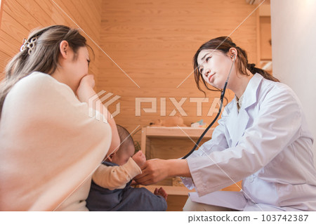 Obstetrics and gynecology department, neonatal department, doctor, doctor, female doctor and mom 103742387