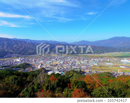 從富士山眺望大洲盆地(愛媛縣大洲市) 從富士山眺望大洲盆地(愛媛縣大洲市) 103742417