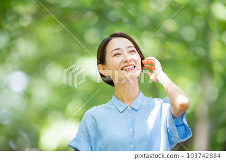 清新綠色女性肖像美女 103742884