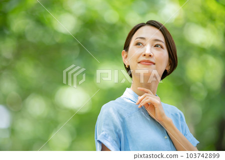 Fresh green female portrait beauty Fresh green female portrait beauty 103742899