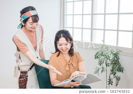 Hairdresser / stylist counseling with Asian female customer who consults hairstyle at beauty salon / hair salon Hairdresser / stylist counseling with Asian female customer who consults hairstyle at beauty salon / hair salon 103743832