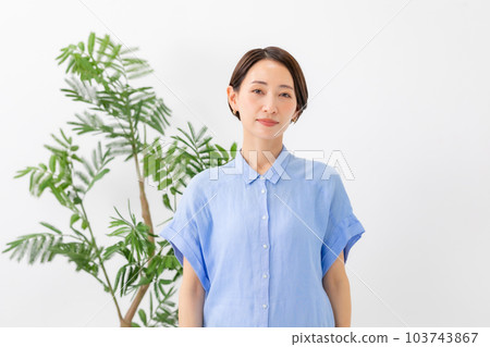 女性中間肖像 103743867