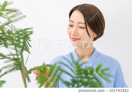 Female middle portrait 103743882