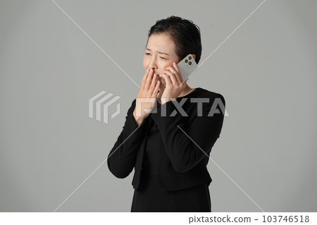 哀悼智能手機的女人 103746518