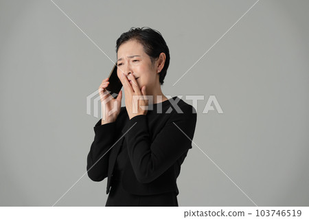 哀悼智能手機的女人 103746519