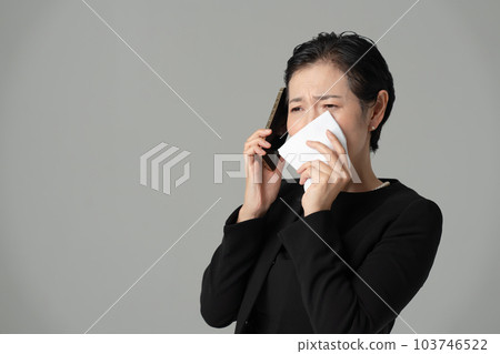 哀悼智能手機的女人 103746522