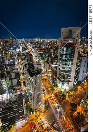 9 月 12 日，日本梅田大阪站前三樓觀景台的夜景 103746971