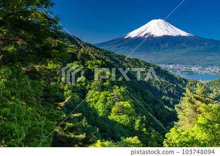 "Yamanashi Prefecture" Mt. Fuji with large snow in early summer, fresh green mountains 103748094